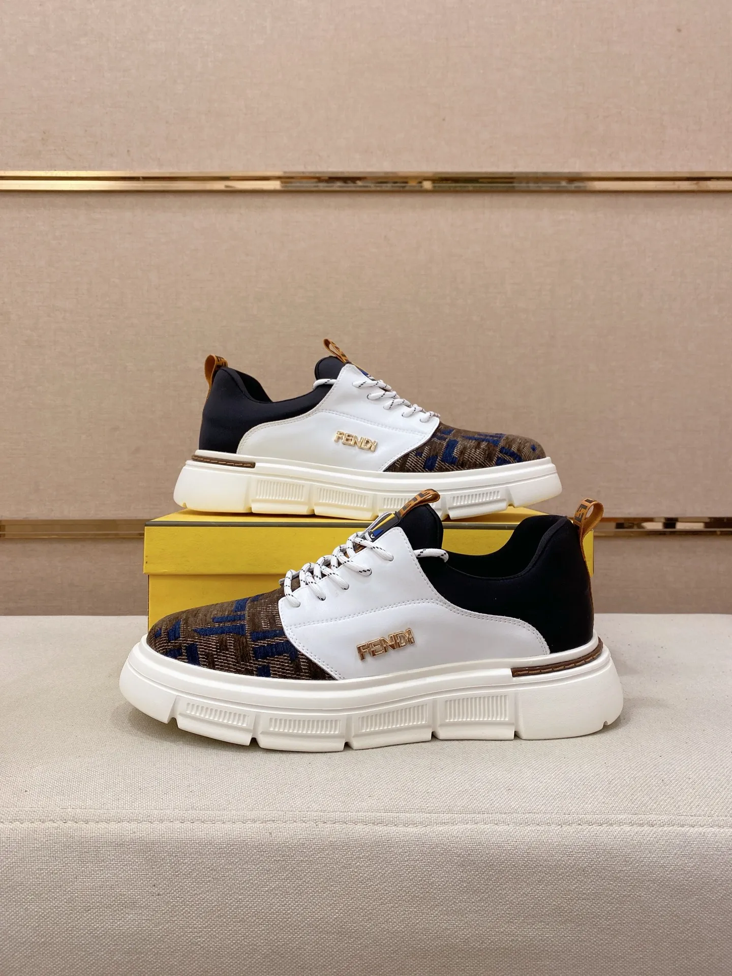 Men's shoes 💰 420💰 (fendi) New style 👊🏻 upper 🇮🇹 imported cowhide fabric 🇩🇪 lining imported sheepskin lining. The original outsole is molded to highlight the identity of every man, and the upper foot is elegant and stable🚶🏻🚶🏻The high-end custom counters reproduce the original version📯No matter the wind or rain, the shoe last remains unchanged and can withstand the verification of time🔍️,🔵 Size: 38-44
